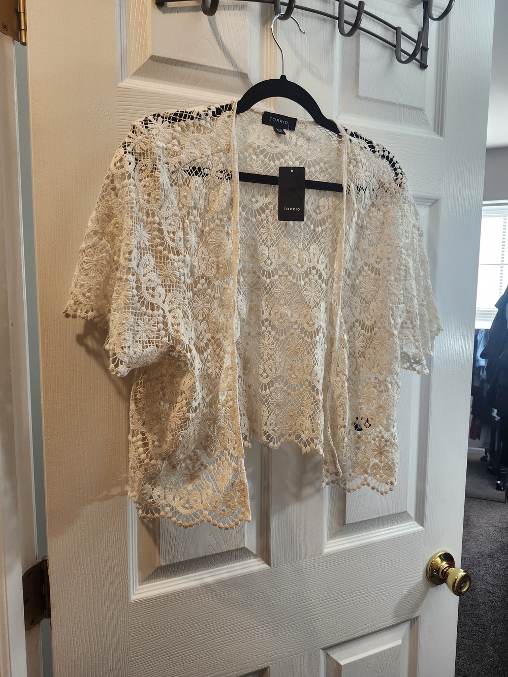Torrid Birch Crochet Lace Kimono, Size 2/3 = Fits 2x - 3x